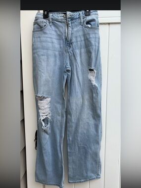 Hollister Light Blue Distressed Women's Relaxed Jeans 1 short